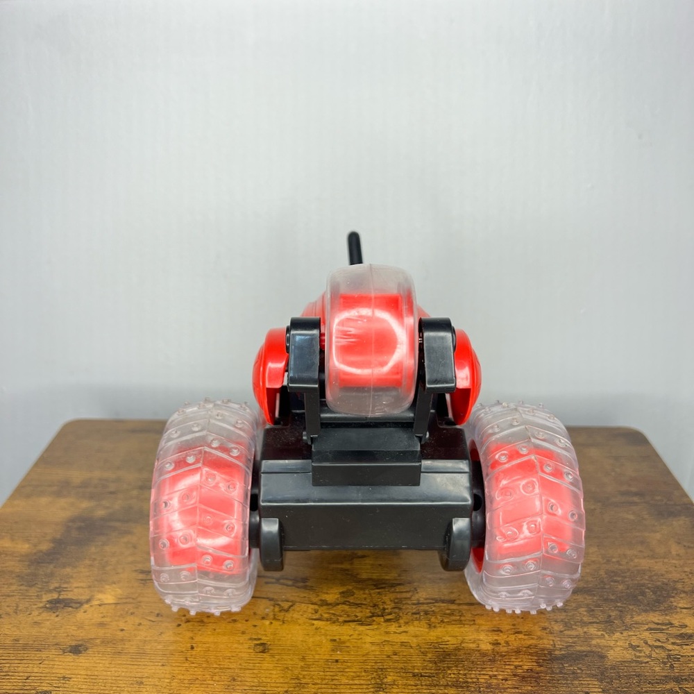 Dynamic Red Remote Control Stunt Car - Picture 5 of 12
